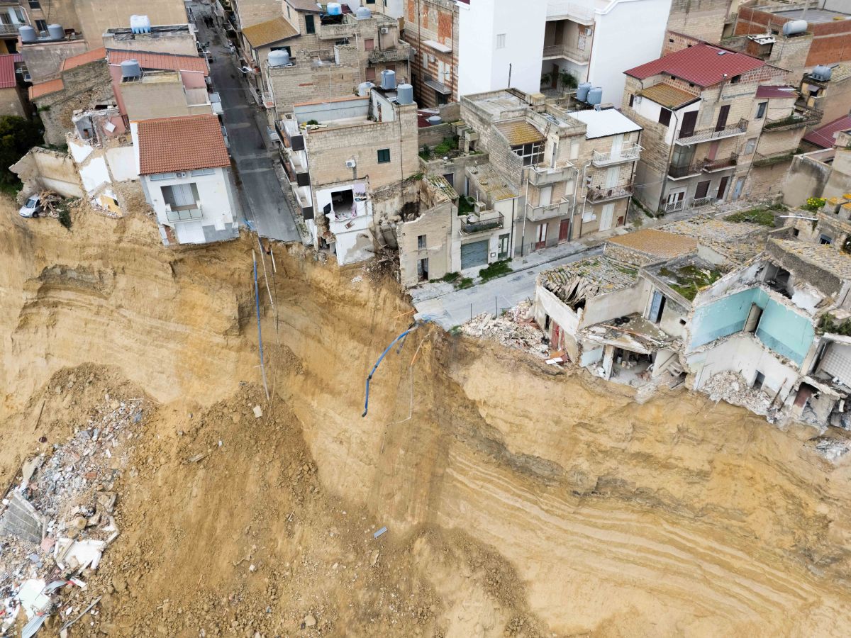 Frana a Niscemi, Esercito sul posto. Crosetto “Difesa vicina alla comunità, proteggendola e sostenendola”