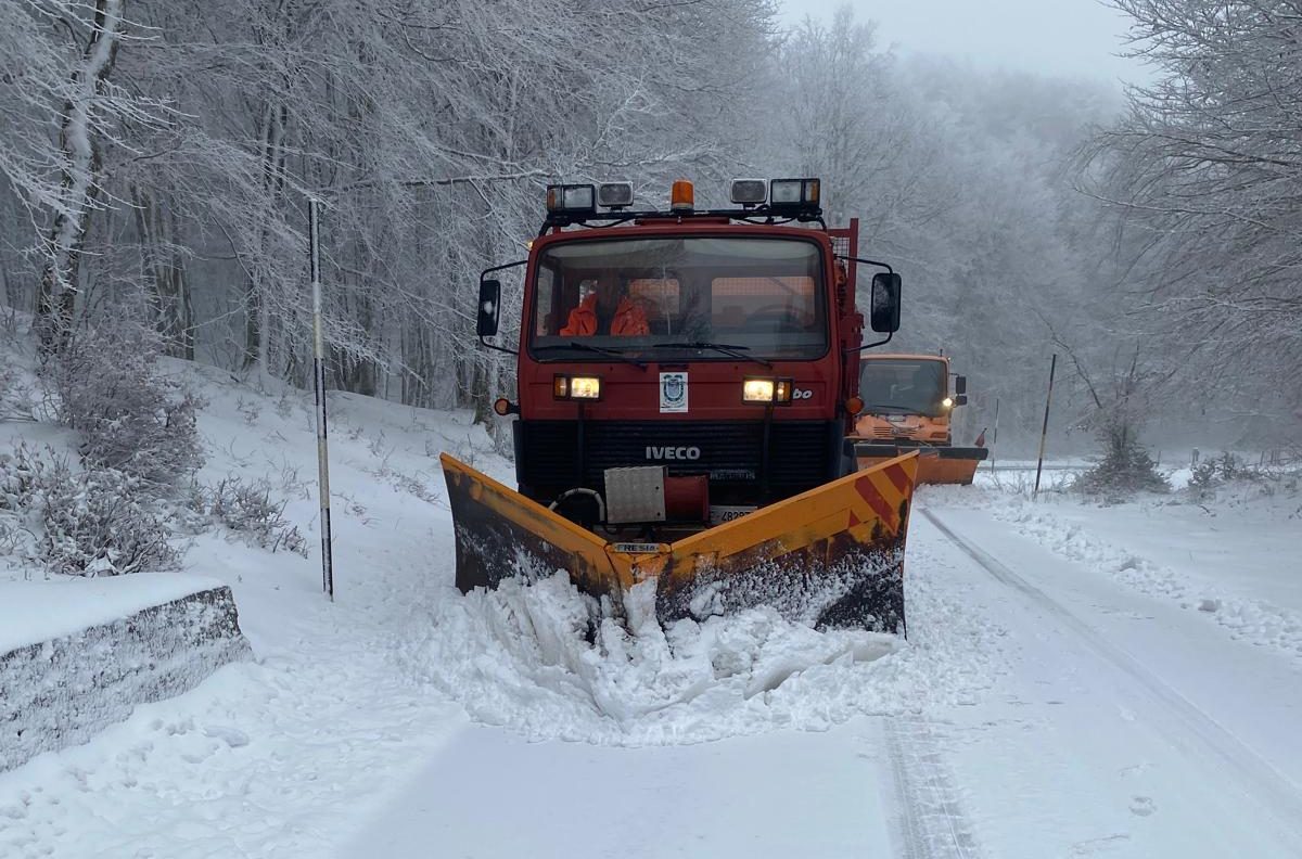 Emergenza neve sui Nebrodi: in azione i mezzi spazzaneve
