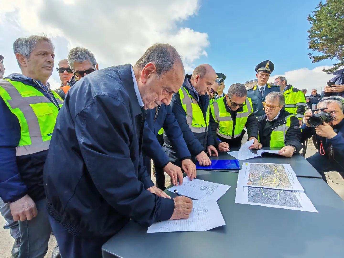 Frana Niscemi, Schifani consegna i lavori di rifacimento della Regia trazzera e i primi due alloggi per gli sfollati: “Atti concreti e veloci” / Video