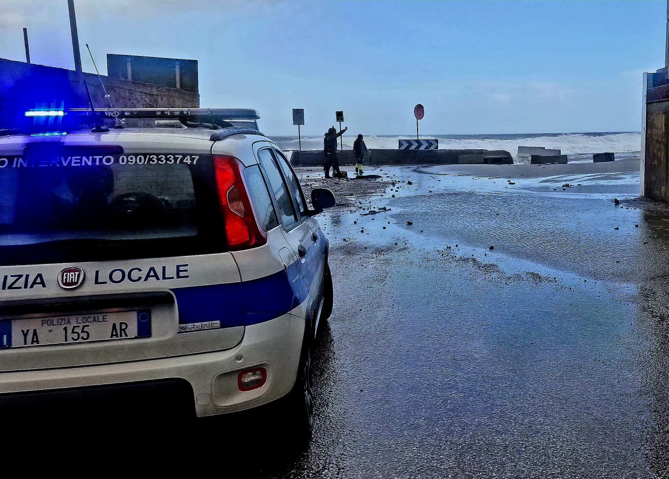 Maltempo, chiuso Lungomare a Saponara