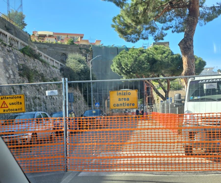 Viale Principe Umberto chiuso, strada tagliata in due