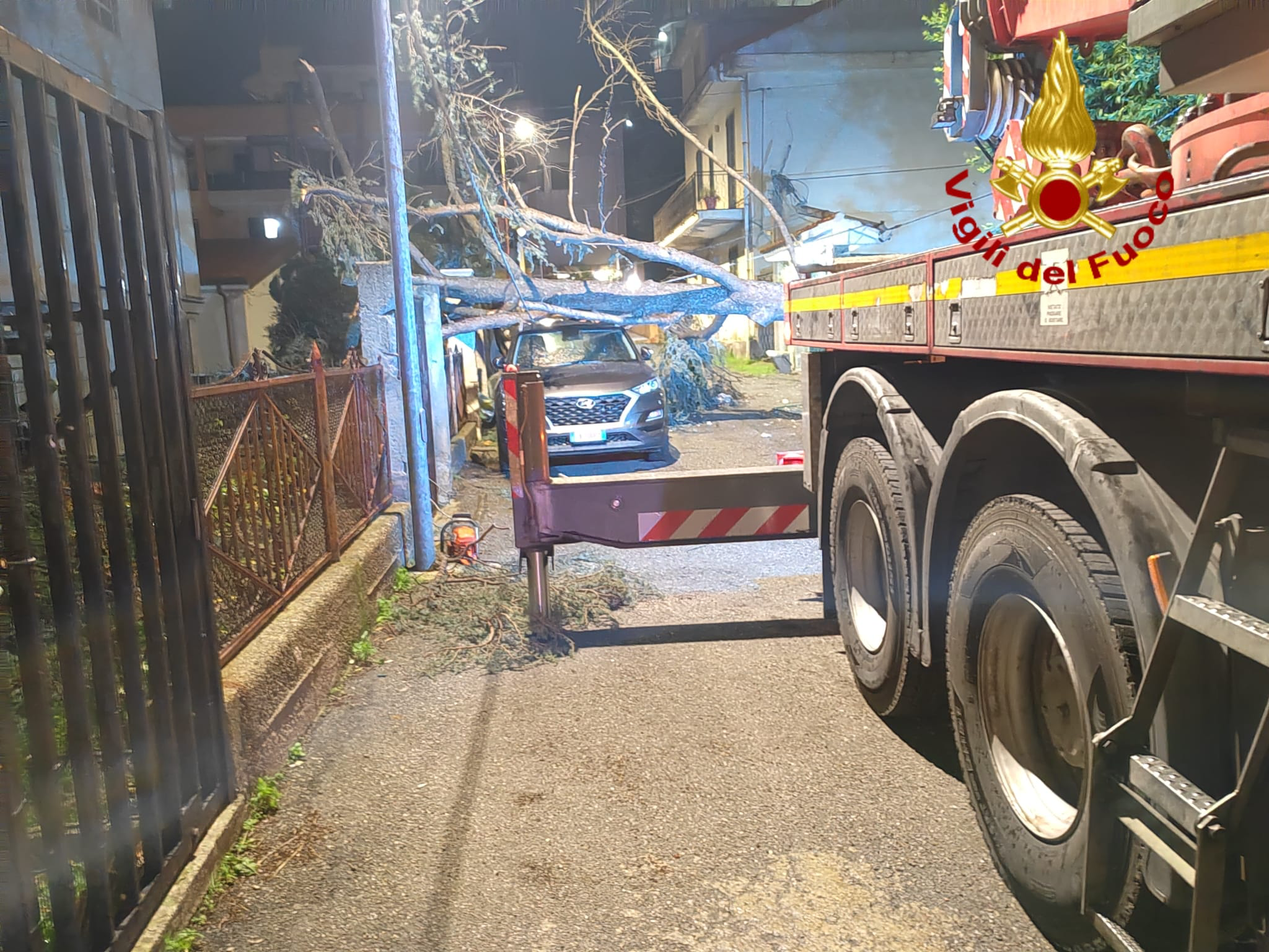 Maltempo, oltre 200 intervento dei vigili del fuoco