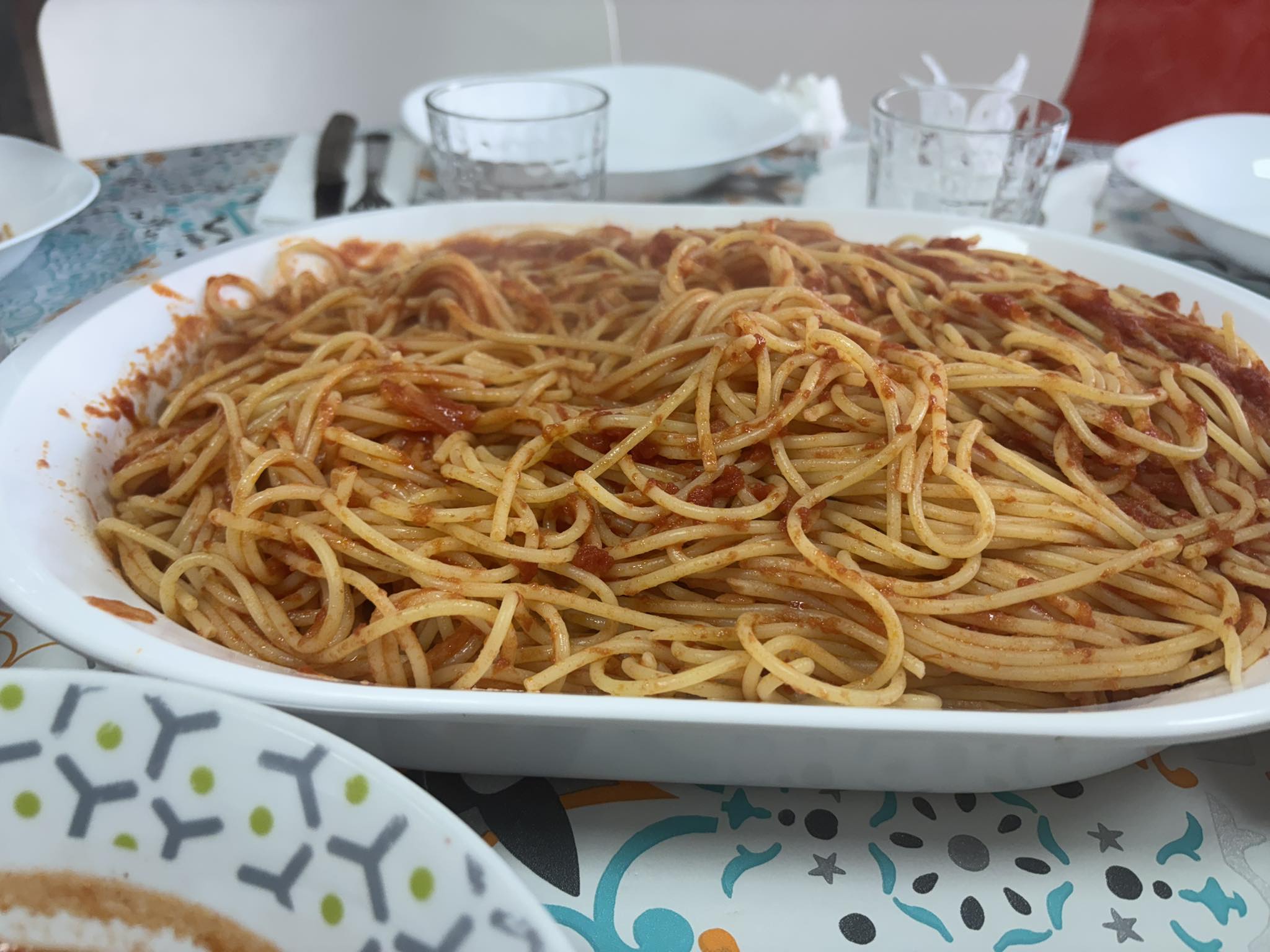 “Per un piatto di pasta”: fenomenologia dello spirito di servizio