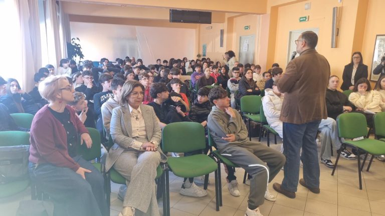 Antonello, Libera e le storie delle vittime delle mafie sbarcano tra i banchi