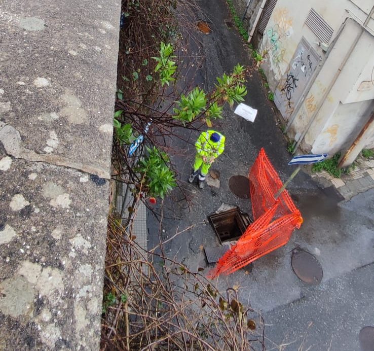 Lavori Cristo Re, cede tombino in via Grattoni: è il caos
