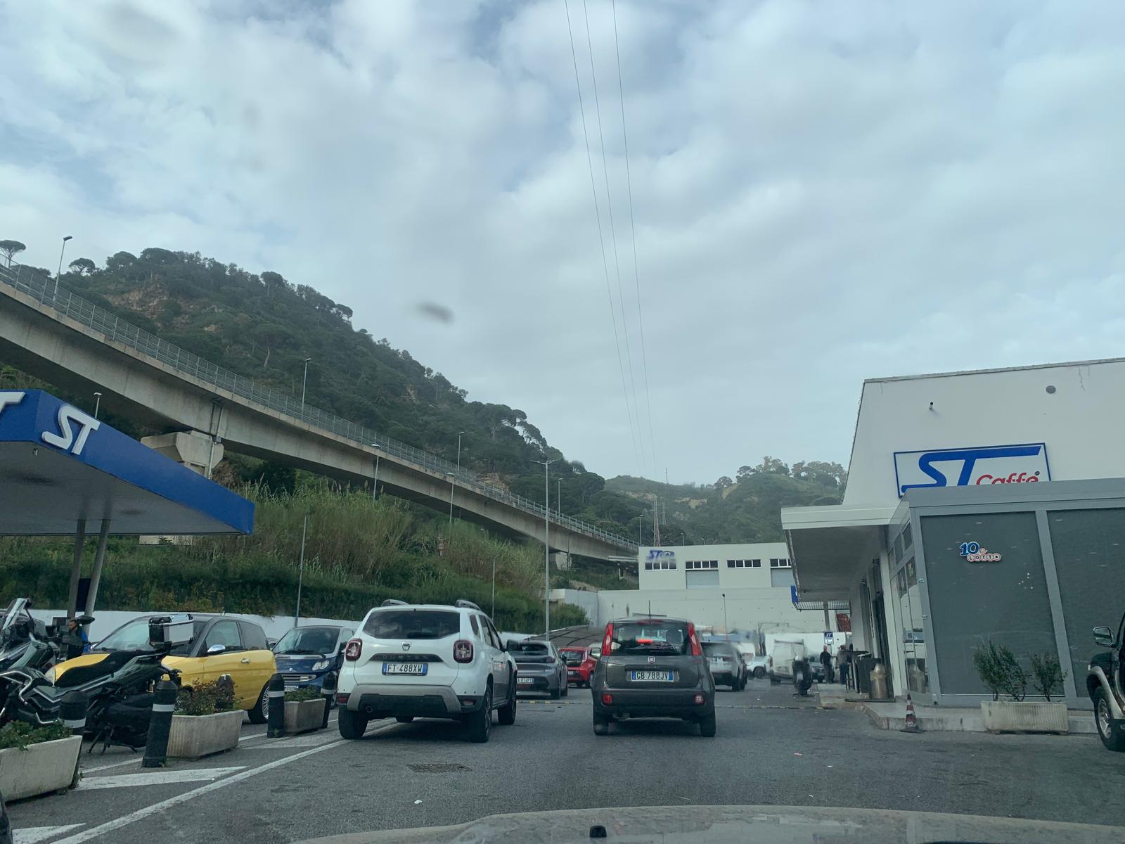 Corsa al pieno di benzina, rifornimenti a secco