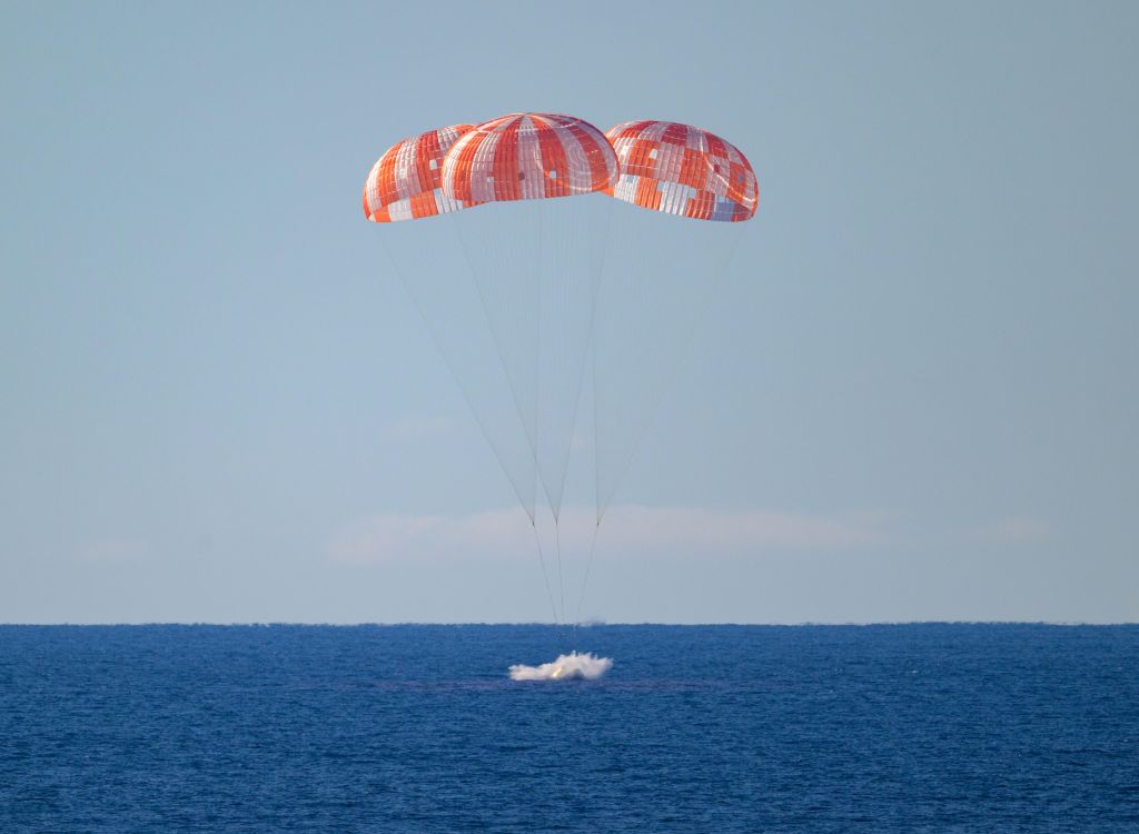 Artemis 2 missione compiuta, Orion è tornata sulla Terra