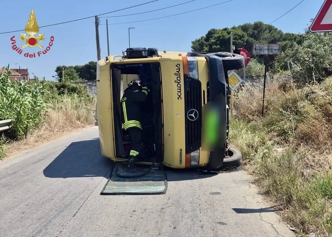 Scontro auto-scuolabus, migliorano le condizioni dei feriti. Dimessi 3 minori