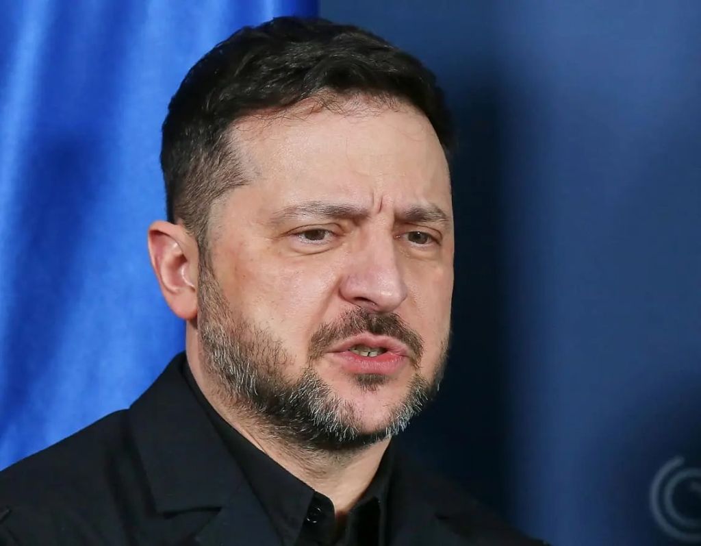 Zelensky “Nella notte attacco russo con droni e missili su Kiev”