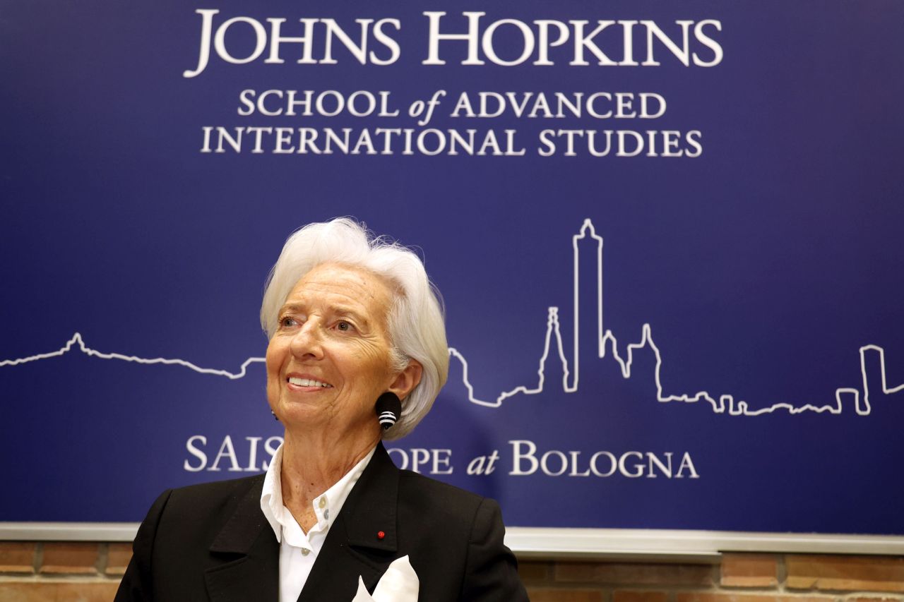 Lagarde “Non siamo in austerity, ma dobbiamo attenerci alle regole. Nel 2026 crescita in Ue sotto 1%”