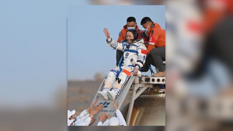 Atterrata in Cina la capsula di rientro della stazione spaziale Shenzhou-22