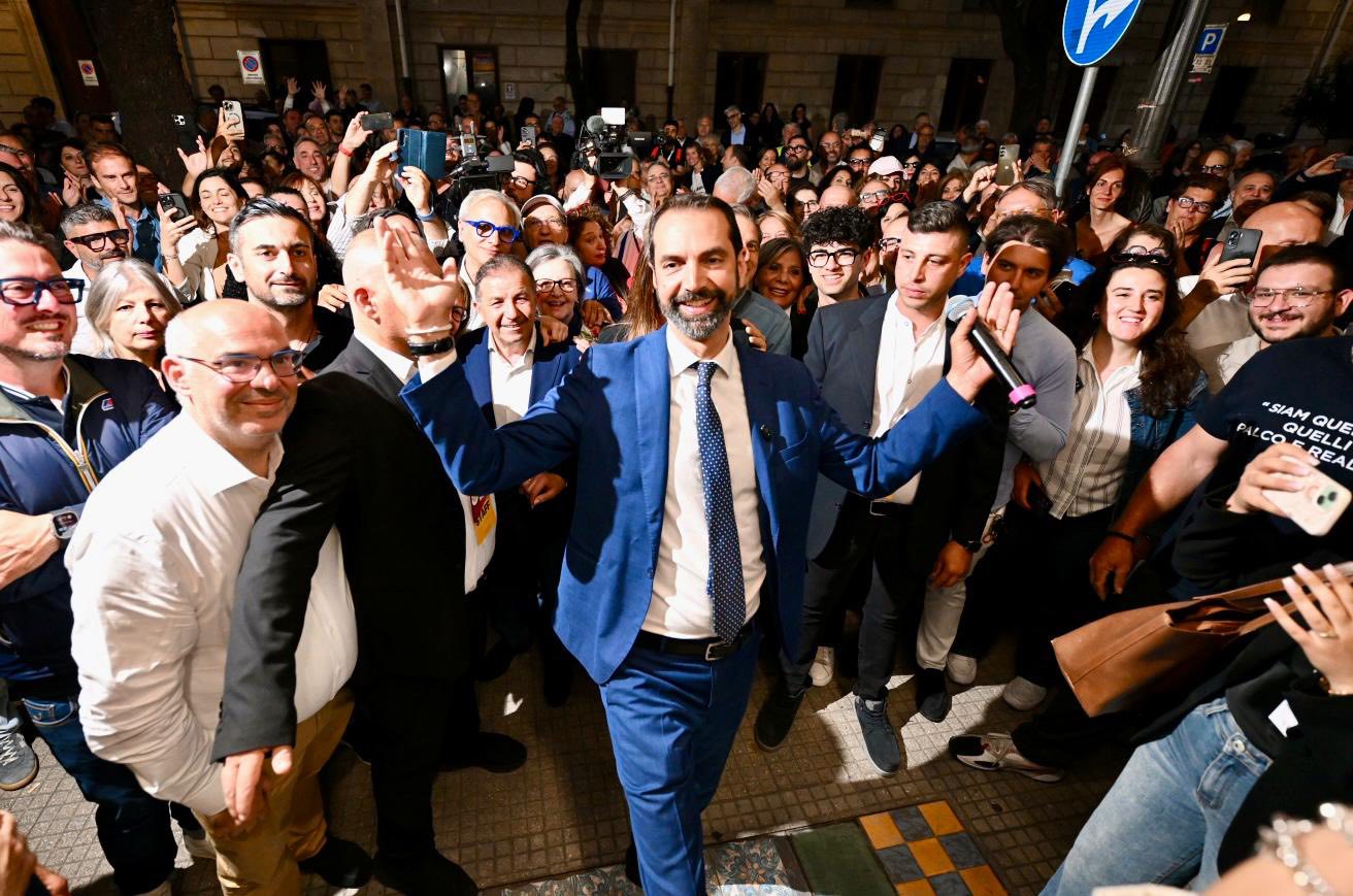 Si lamenta, lo vota e riprende a lamentarsi: com’è strano il messinese