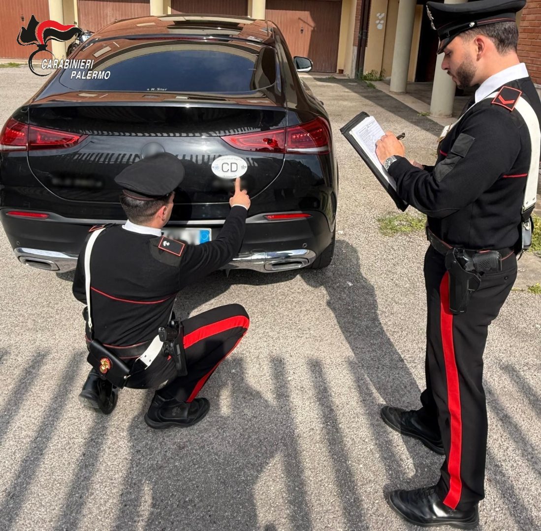 Si spaccia per delegato ONU con passaporto falso e targa diplomatica, arrestato un 64enne a Palermo