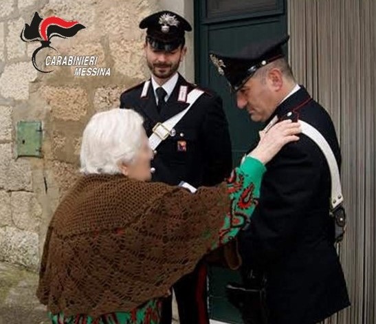 Si fingono carabinieri per truffare anziana: arrestati