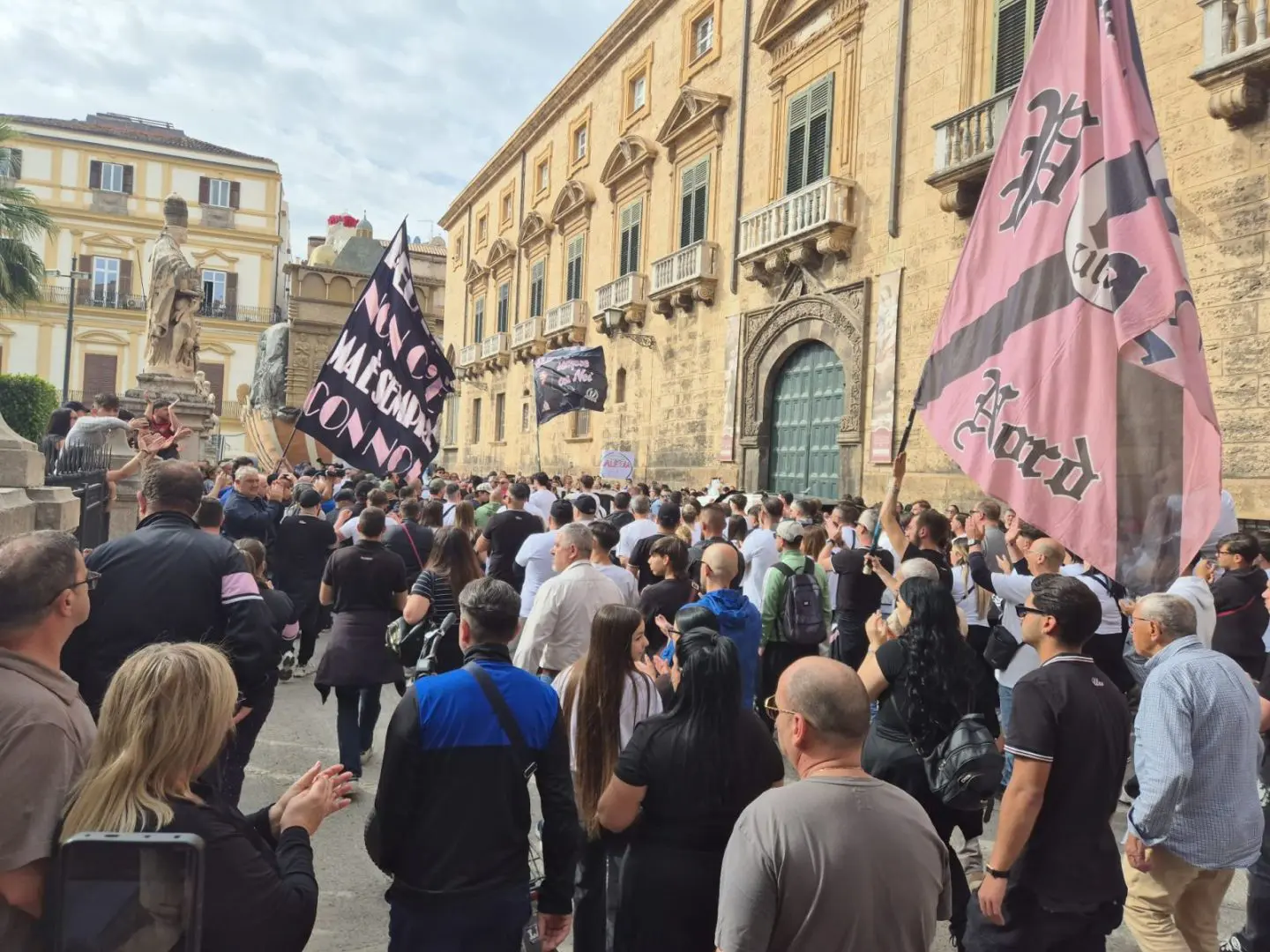 Palermo piange la piccola Alessia, alla Cattedrale folla commossa per l’ultimo saluto alla “guerriera”