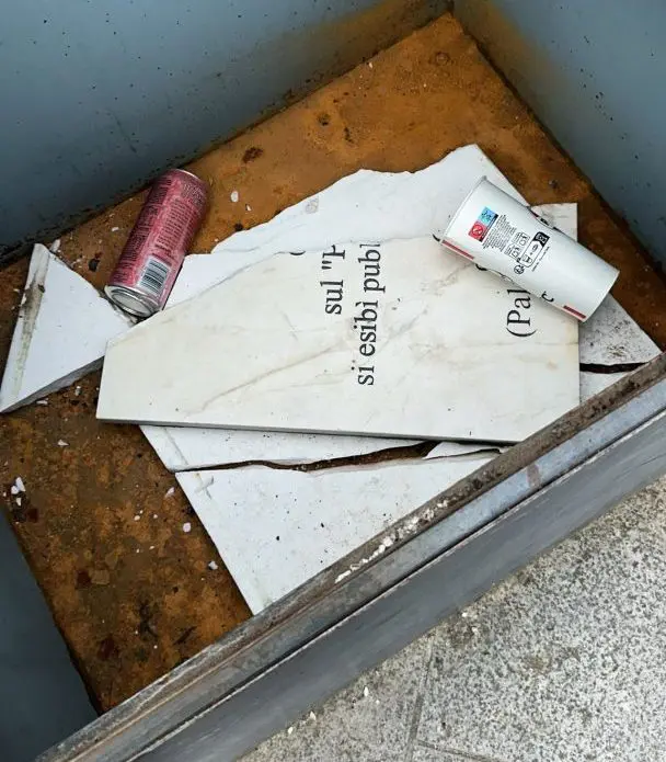 A Palermo vandalizzata la targa in memoria di Giuni Russo, Samonà: “Sconcerto e amarezza, sia ripristinata”