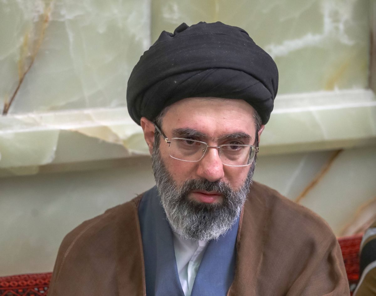 Iran, Khamenei accusa l’Occidente di guerra ibrida per creare divisioni interne