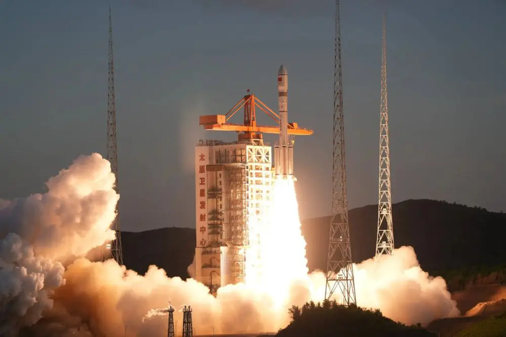 Cina, lanciato un nuovo gruppo di satelliti per la costellazione Spacesail
