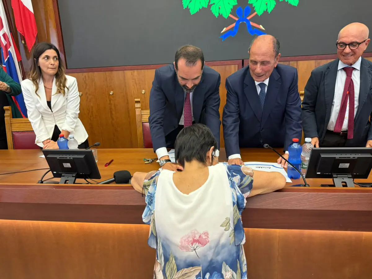 Risanamento a Messina, Schifani consegna 14 case alle famiglie delle baraccopoli
