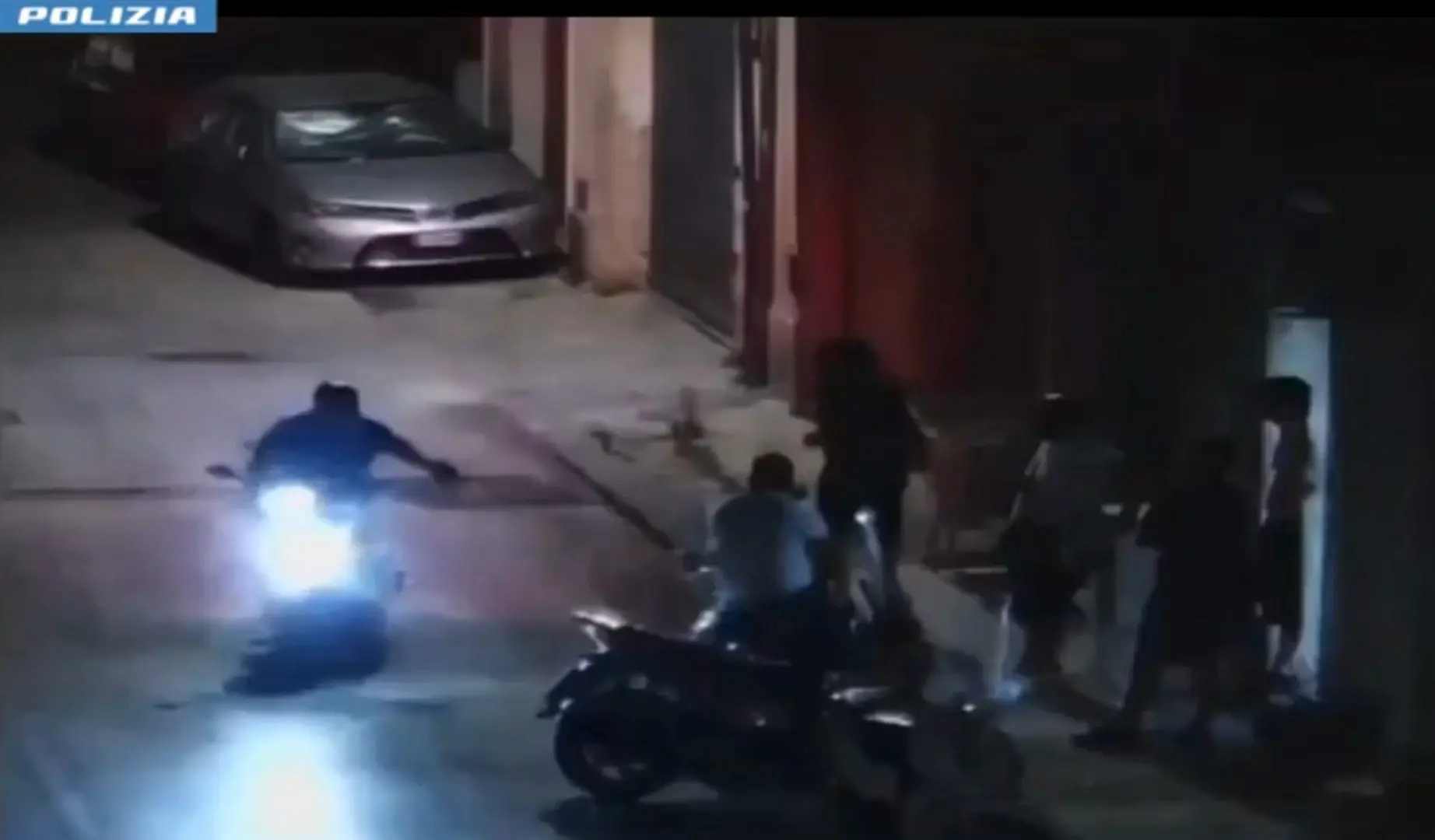 Armi da guerra, droga e violenze, sgominata gang giovanile ad Avola / Video