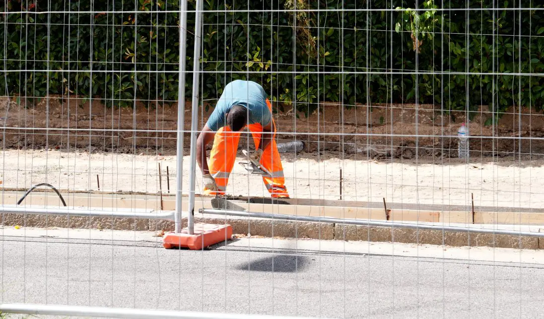 Stop alle attività lavorative a rischio nelle ore più calde fino al 31 agosto, Schifani firma l’ordinanza / Video