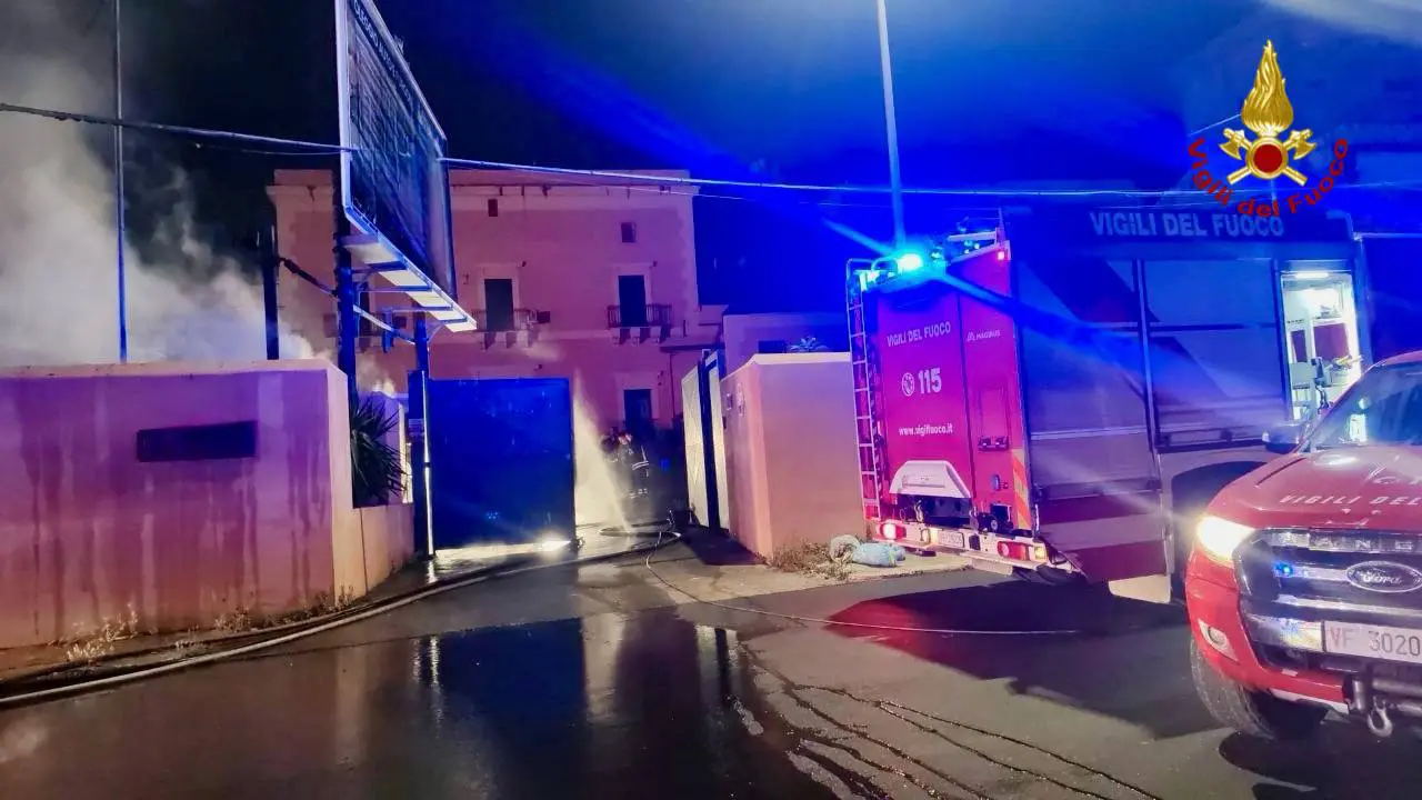 Nuovo attentato incendiario contro la Sicily by Car, a fuoco 11 vetture nel deposito a Palermo. Dragotto “Non sappiamo cosa vogliono”
