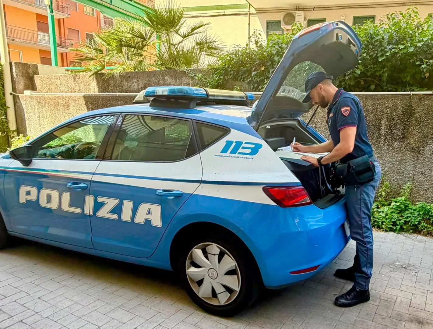 Catania, pedala scalzo e senza casco in tangenziale: individuato e sanzionato