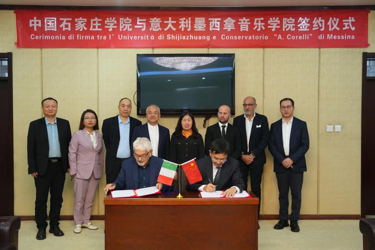 Conservatori italiani sbarcano in Cina: Corelli firma il doppio titolo