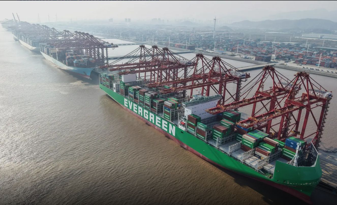 In Cina otto dei primi dieci porti al mondo per volume di merci movimentate