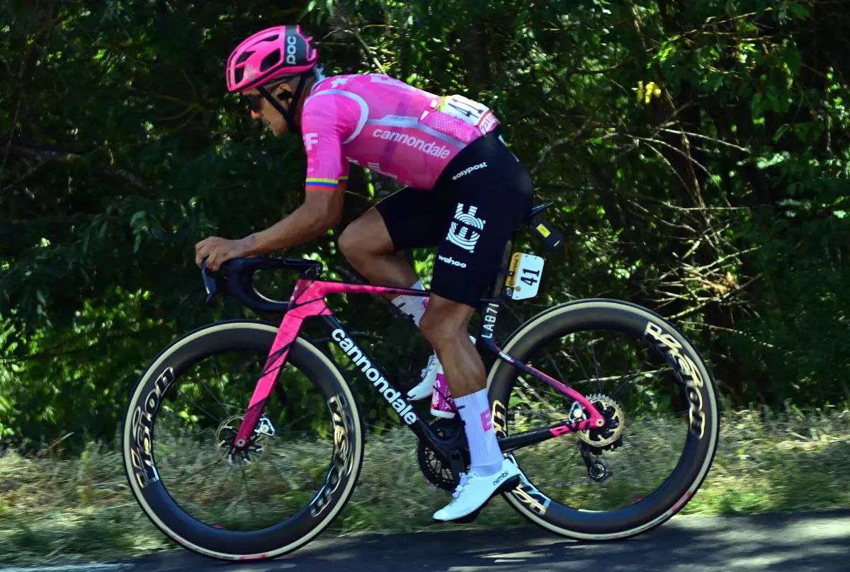 Al Tour Carapaz vince la 18^ tappa, Pogacar saldamente in maglia gialla