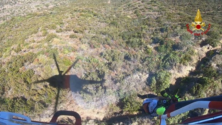 I vigili del fuoco salvano turista precipitato in una scarpata a Filicudi