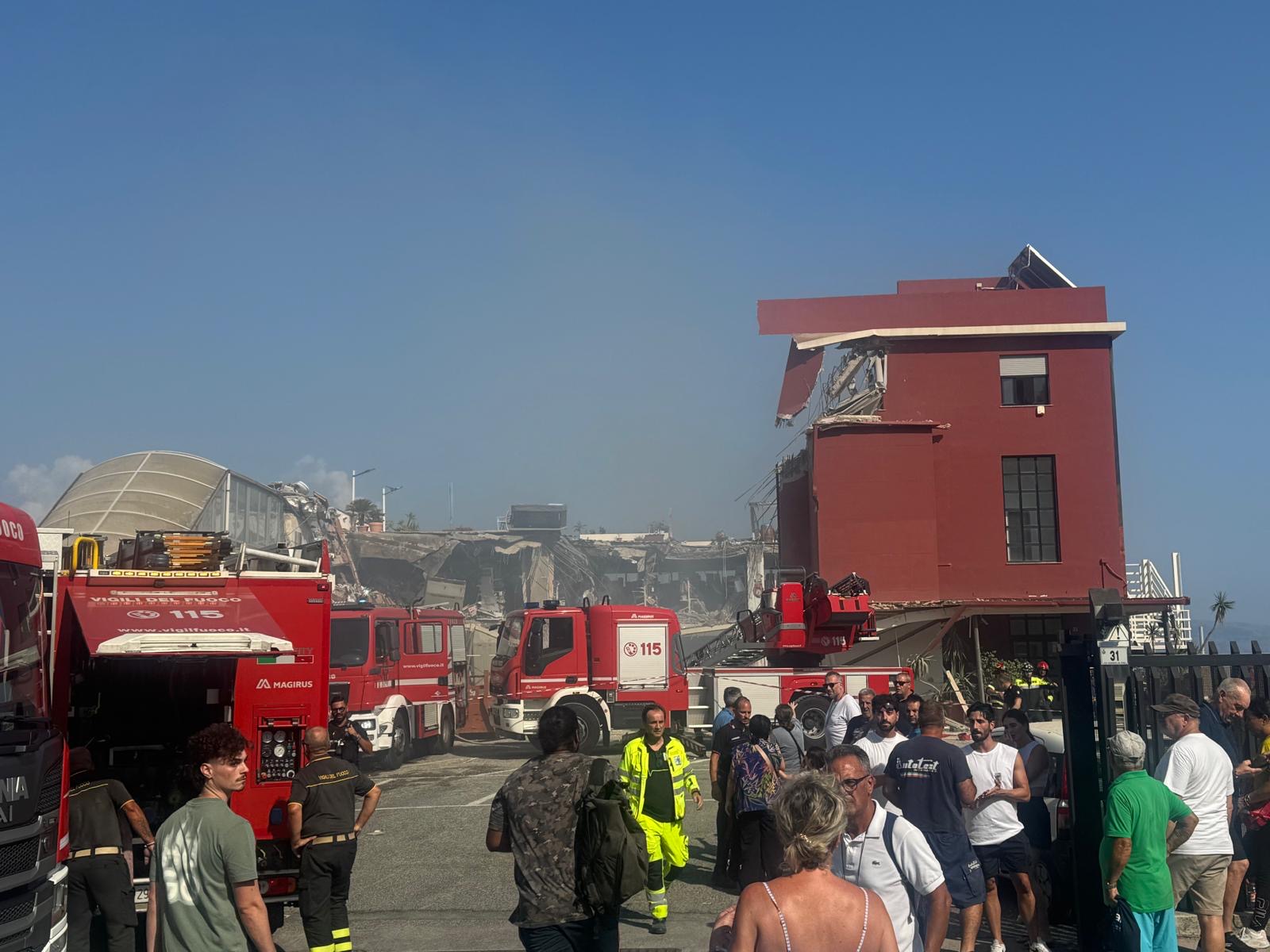 Crollo palazzina, riflettori sull’impresa edile