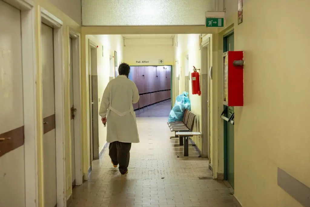 Dirigente medico ferito a coltellate a Palermo, indagini in corso