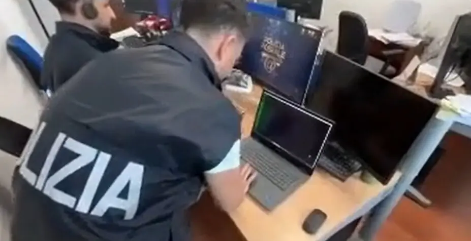 Operazione della Polizia a Catania contro la pedopornografia online, blitz in 17 città e 7 arresti