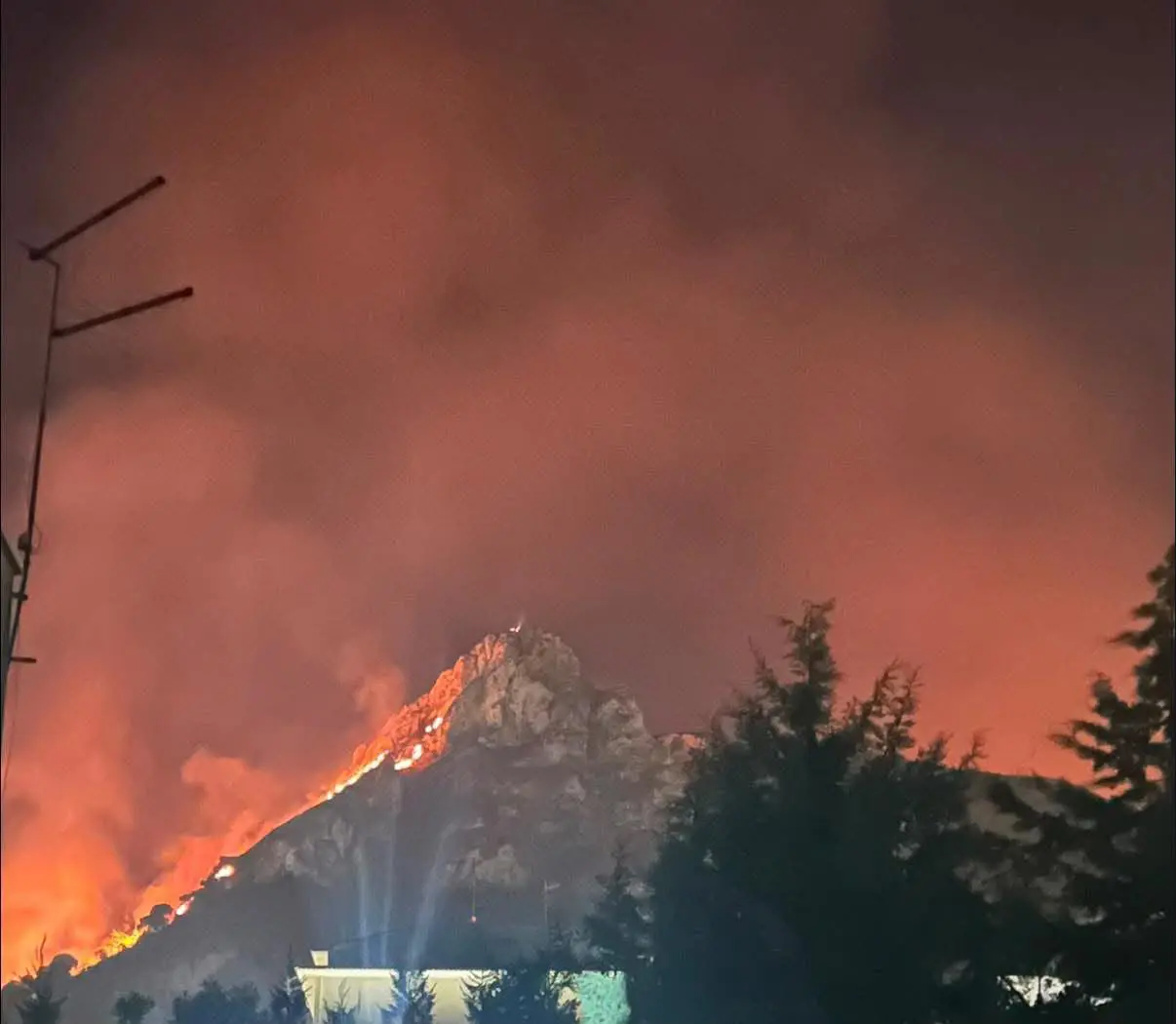 Incendi, oltre cento interventi in tutta la Sicilia