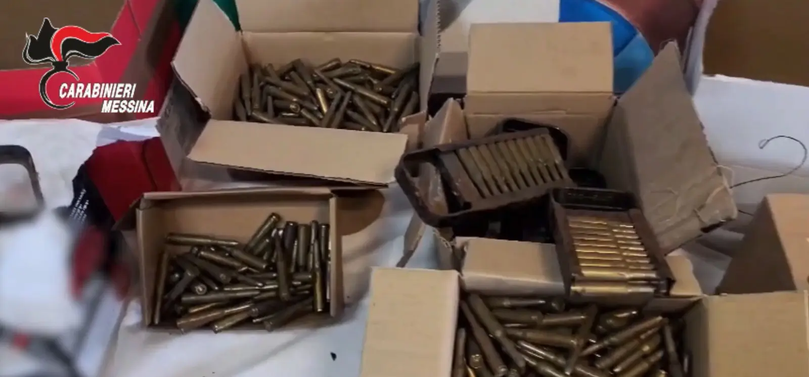 Messina, custodisce in casa munizioni ed esplosivi da guerra: arrestato un 37enne