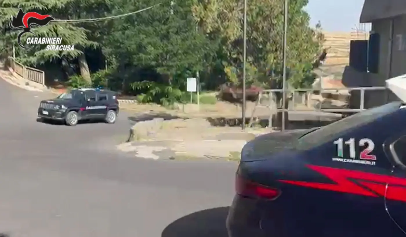 Smantellata dai Carabinieri di Noto una banda che rubava e “ripuliva” auto per poi rivenderle, 5 arresti