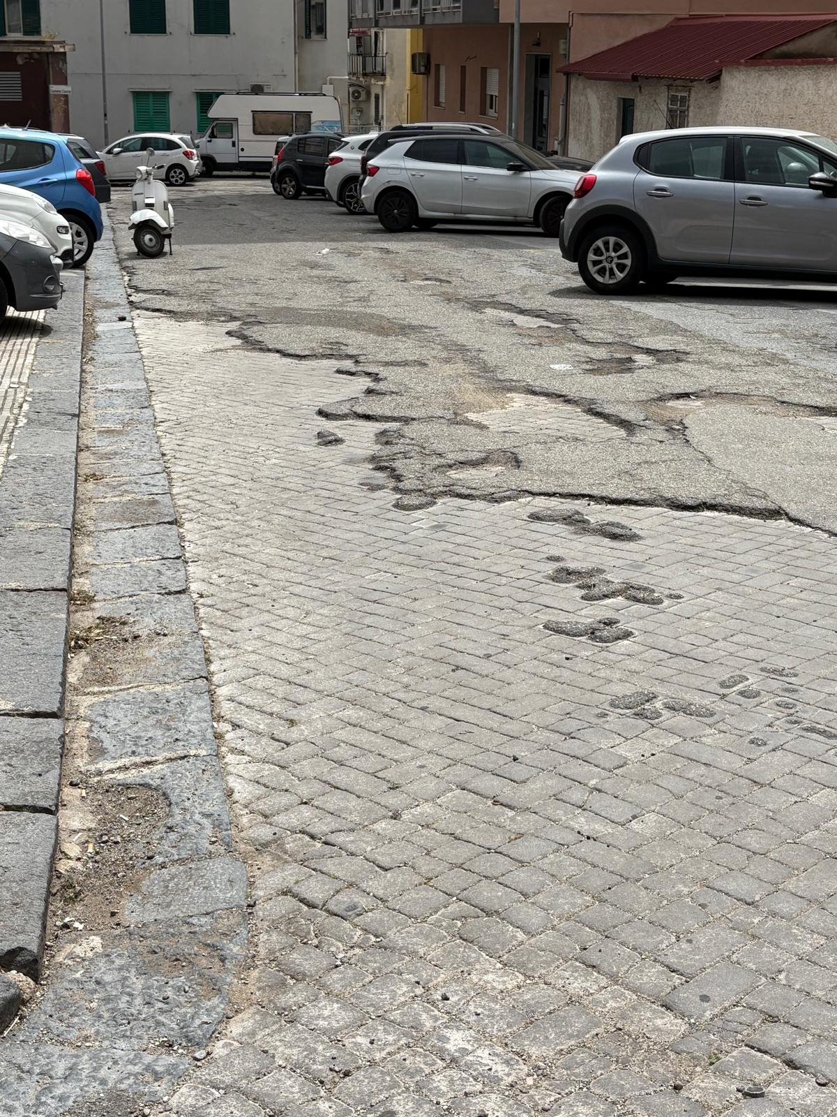 Piazza S. Vincenzo, Cucinotta: “Strade colabrodo”