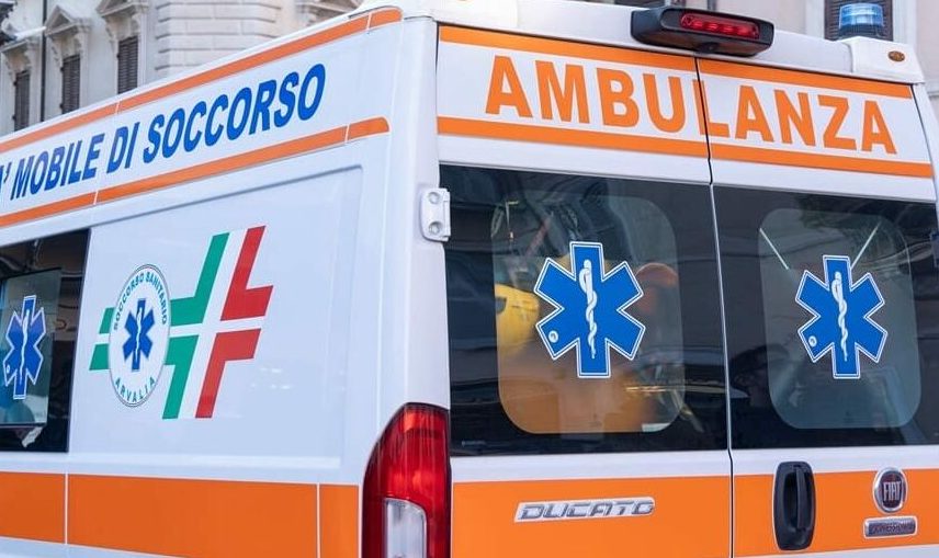 Crolla un balcone a Mazara del Vallo, morta una donna