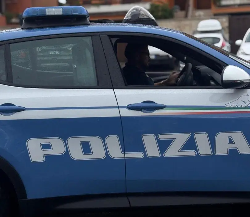 A Catania scoperti 2kg di droga in un sottoscala di un condominio / Video