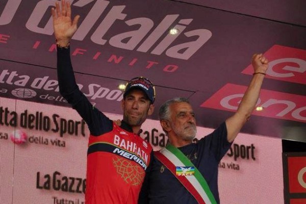 Lo show del compagno Accorinti