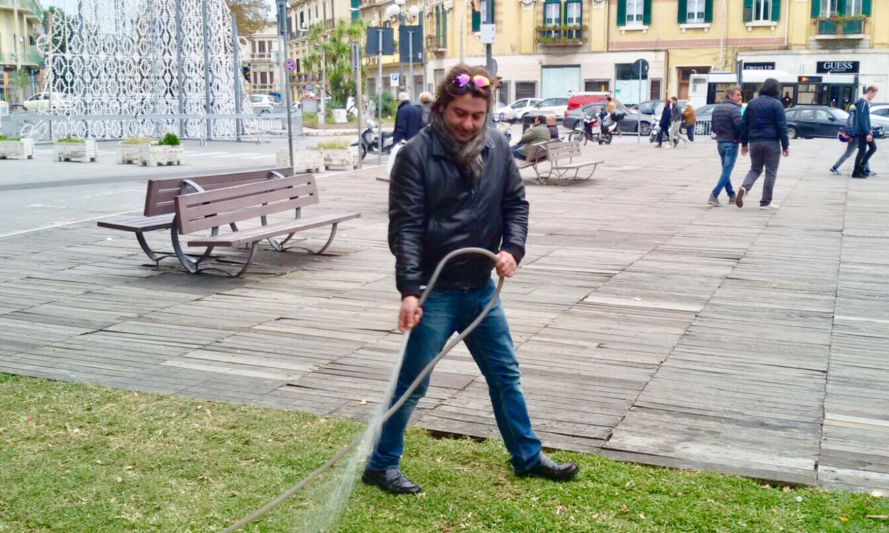 De Cola a piazza Cairoli, Santoro: "Onorato della sua presenza, ma…"