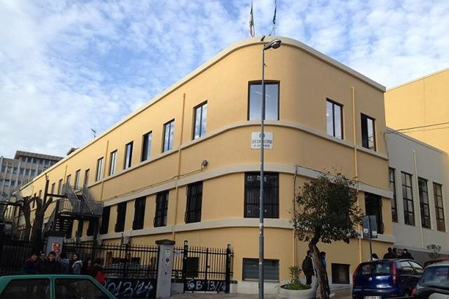 De Luca chiude le scuole, ai dirigenti: "Entro 7 giorni i report sulle condizioni dei plessi"