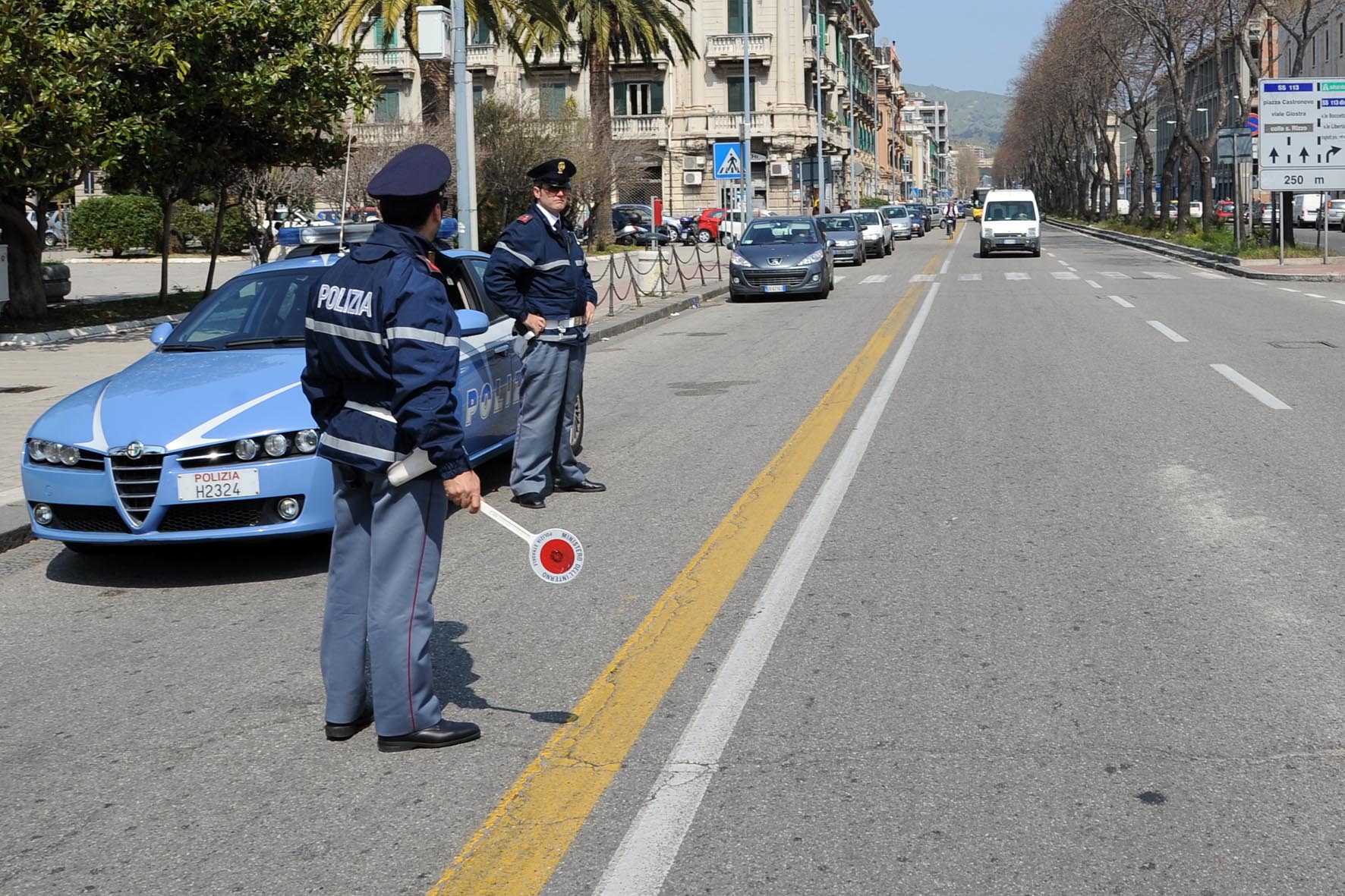 Via Garibaldi, dal 3 al 13 aprile spunteranno rialzamenti pedoni. Fra i tratti l’incrocio con via Laudamo