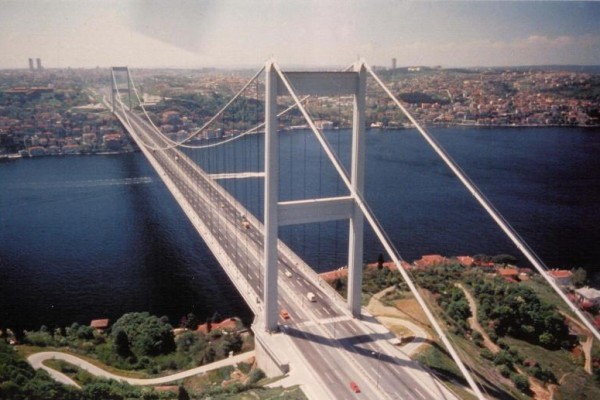 Siracusano: “A che punto sono i lavori in commissione per il Ponte?”