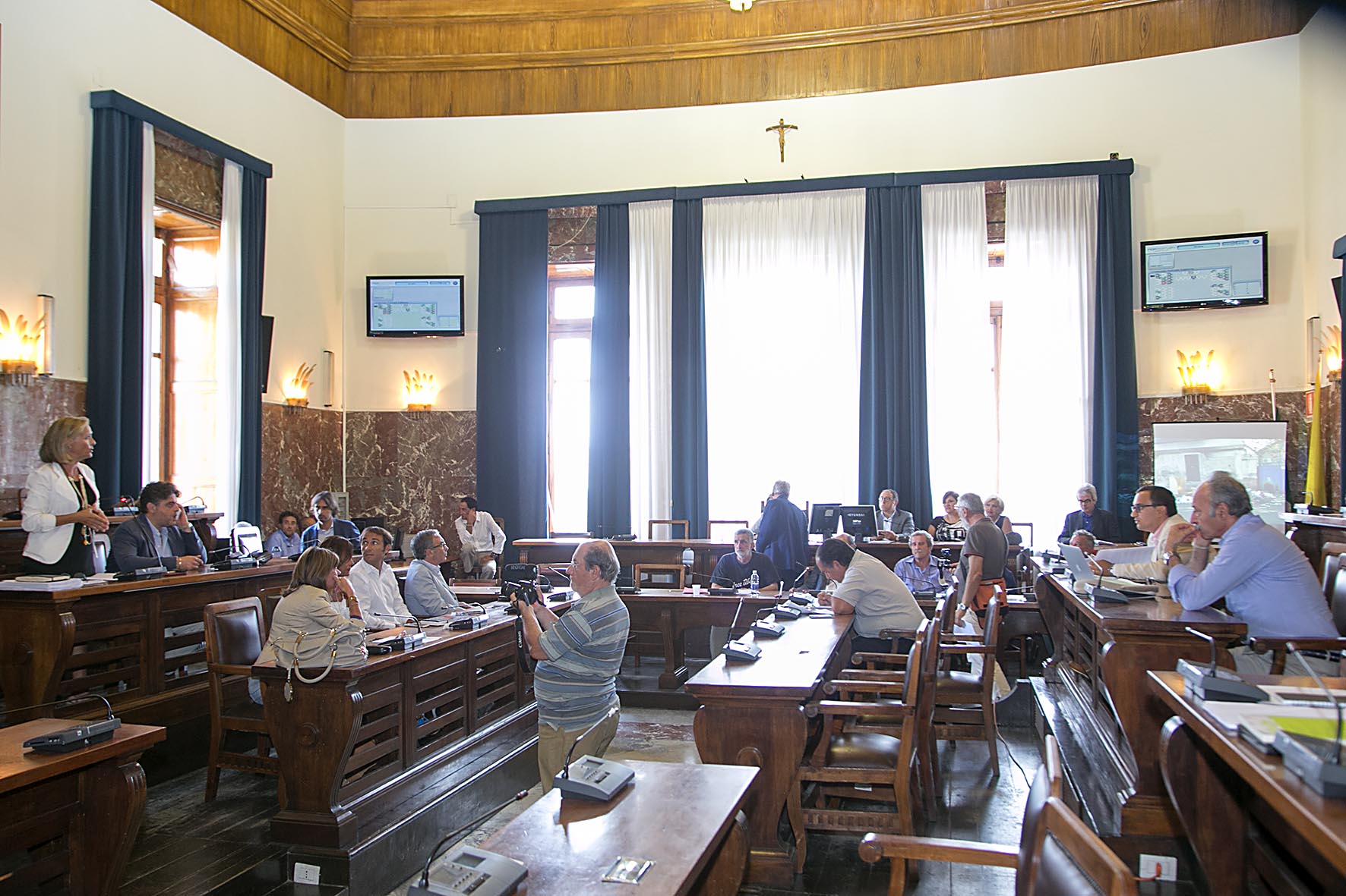 Commercio su suolo pubblico, Aula Consiglio dà benestare a modifiche Regolamento