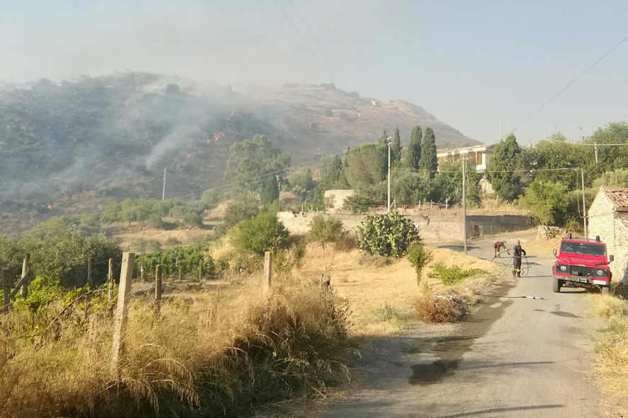 Caldo infernale, elevato rischio incendi a Messina