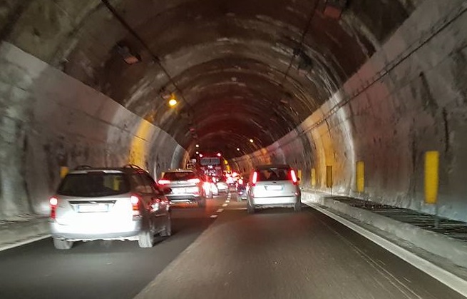 A20, ogni giorno lunghissime code: gli automobilisti sono stremati