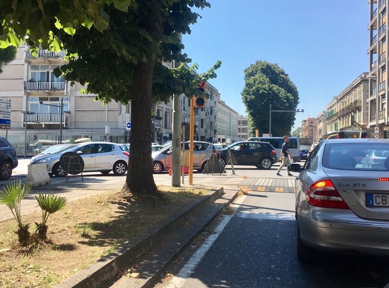 Mancanza parcheggi, associazione “Le vetrine di via Garibaldi” scalpita per ottenerli