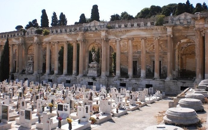 Dipartimento Cimiteri, carenza di personale scatena interrogazione di 7 consiglieri